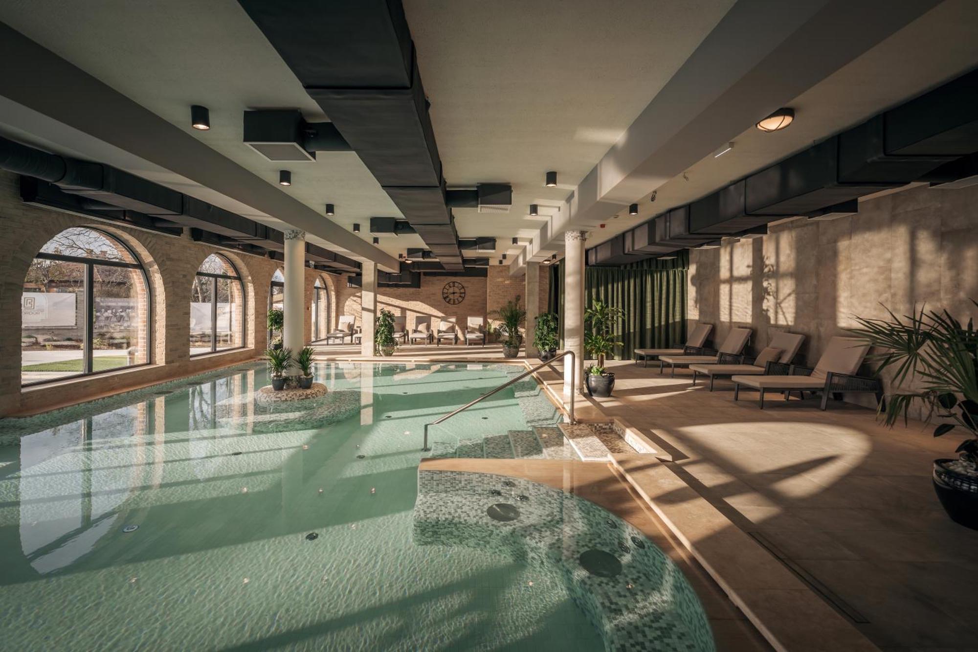Bordur Wellness Hotel Superior Es Szonyegmuzeum Bekesszentandras Exterior photo